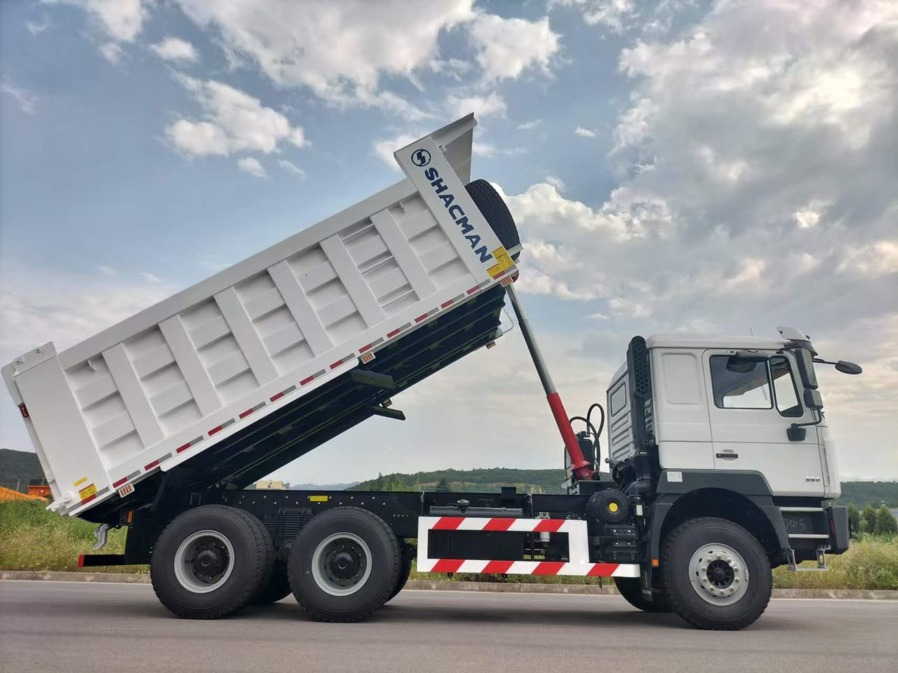 SHACMAN F3000 - Tipper: picture 1 SHACMAN F3000 - Tipper: picture 1