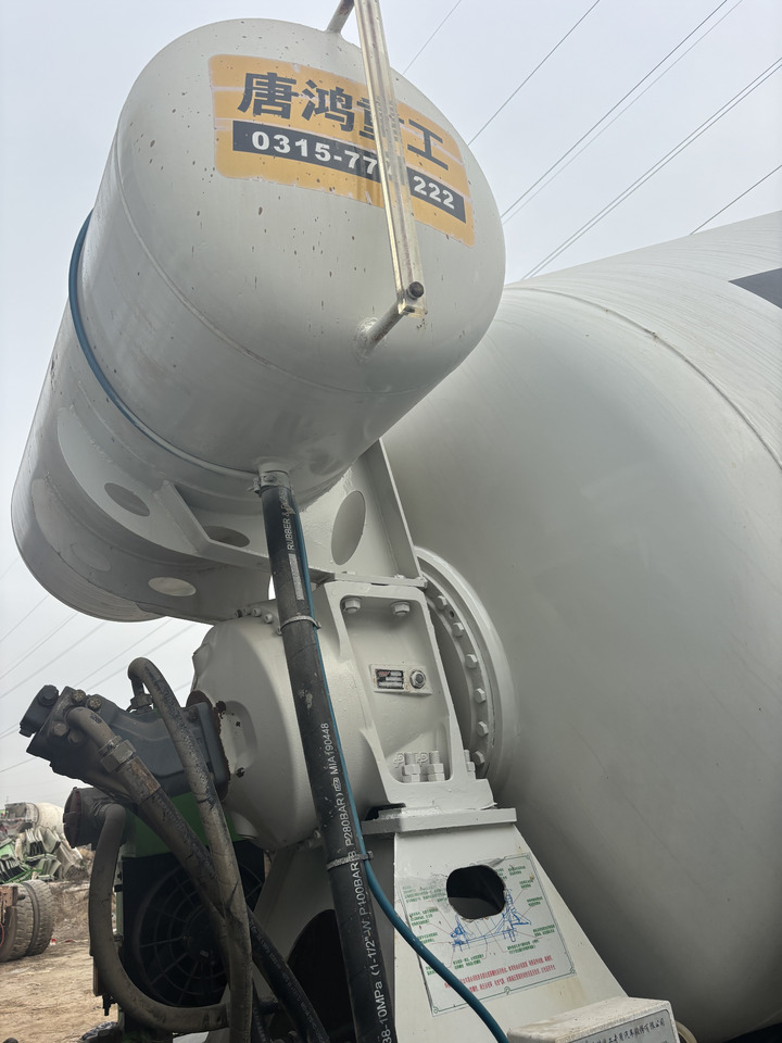 SHACMAN M3000S - Concrete mixer: picture 3 SHACMAN M3000S - Concrete mixer: picture 3