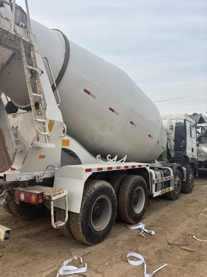 SHACMAN M3000S - Concrete mixer: picture 5 SHACMAN M3000S - Concrete mixer: picture 5
