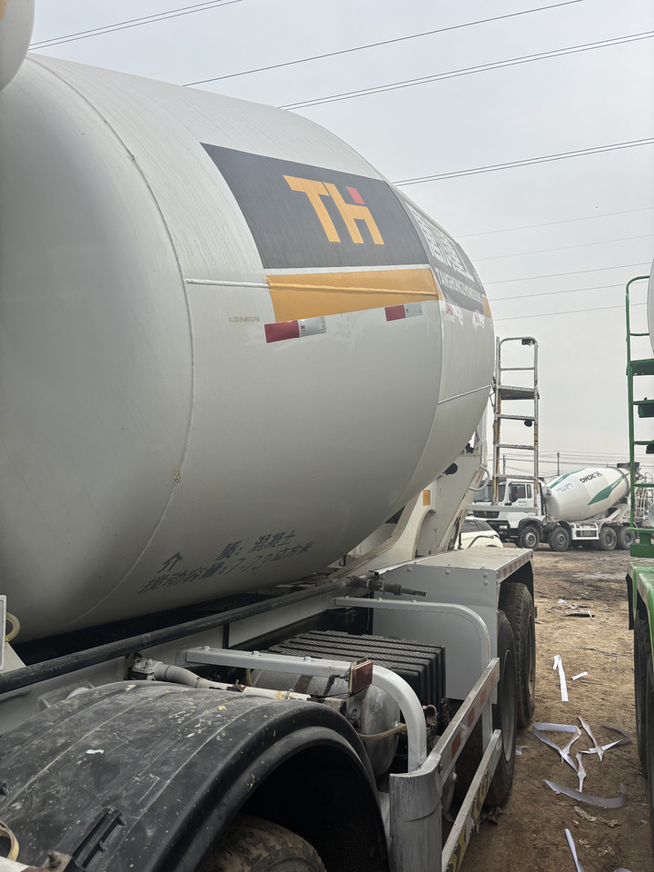 SHACMAN M3000S - Concrete mixer: picture 4 SHACMAN M3000S - Concrete mixer: picture 4