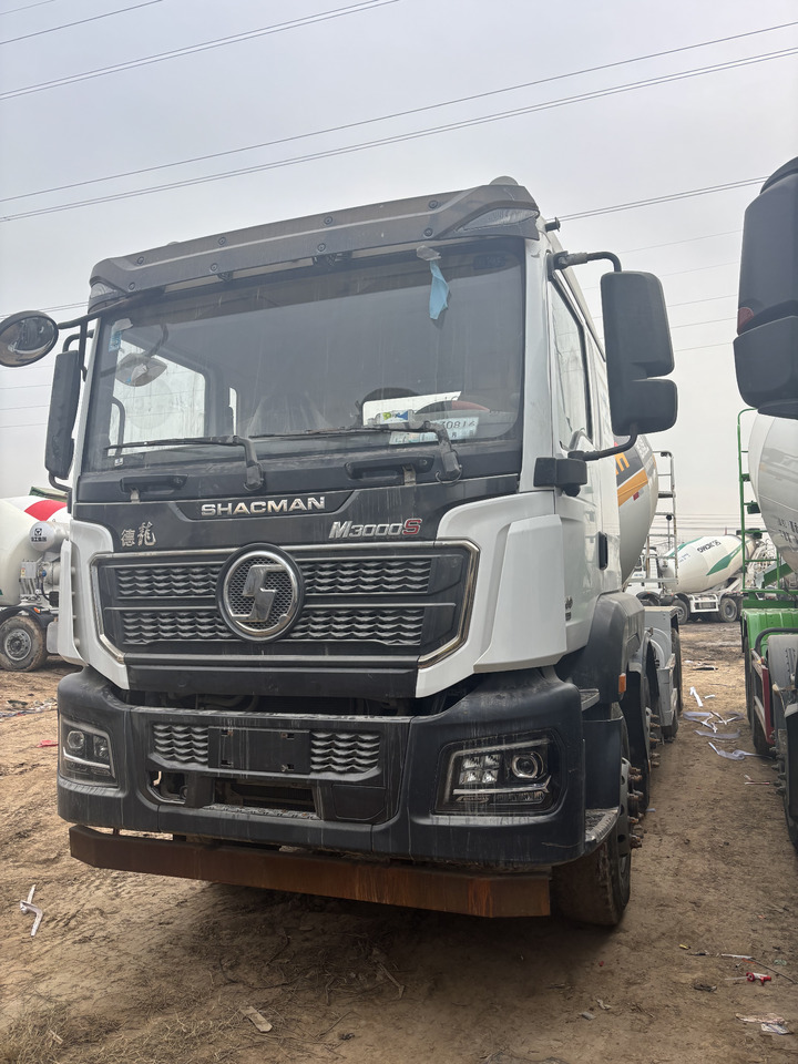 SHACMAN M3000S - Concrete mixer: picture 2 SHACMAN M3000S - Concrete mixer: picture 2