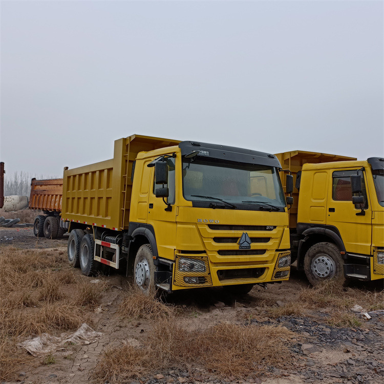 Sinotruck - Tipper: picture 5 Sinotruck - Tipper: picture 5