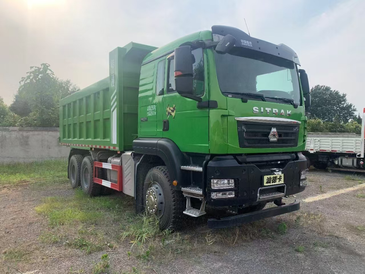 Sinotruck - Tipper: picture 2 Sinotruck - Tipper: picture 2