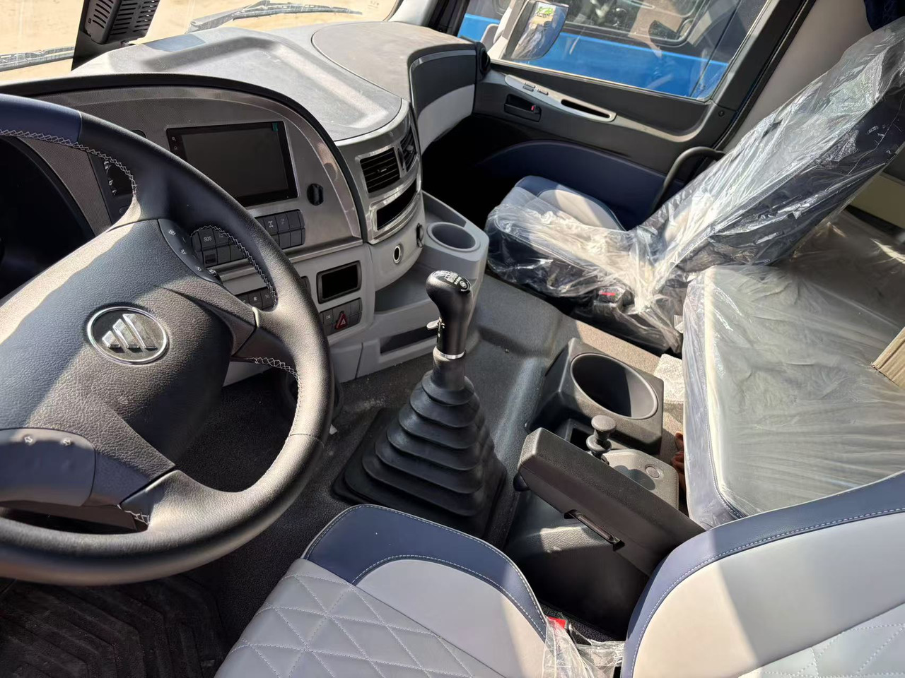 AUMAN - Tractor unit: picture 3 AUMAN - Tractor unit: picture 3