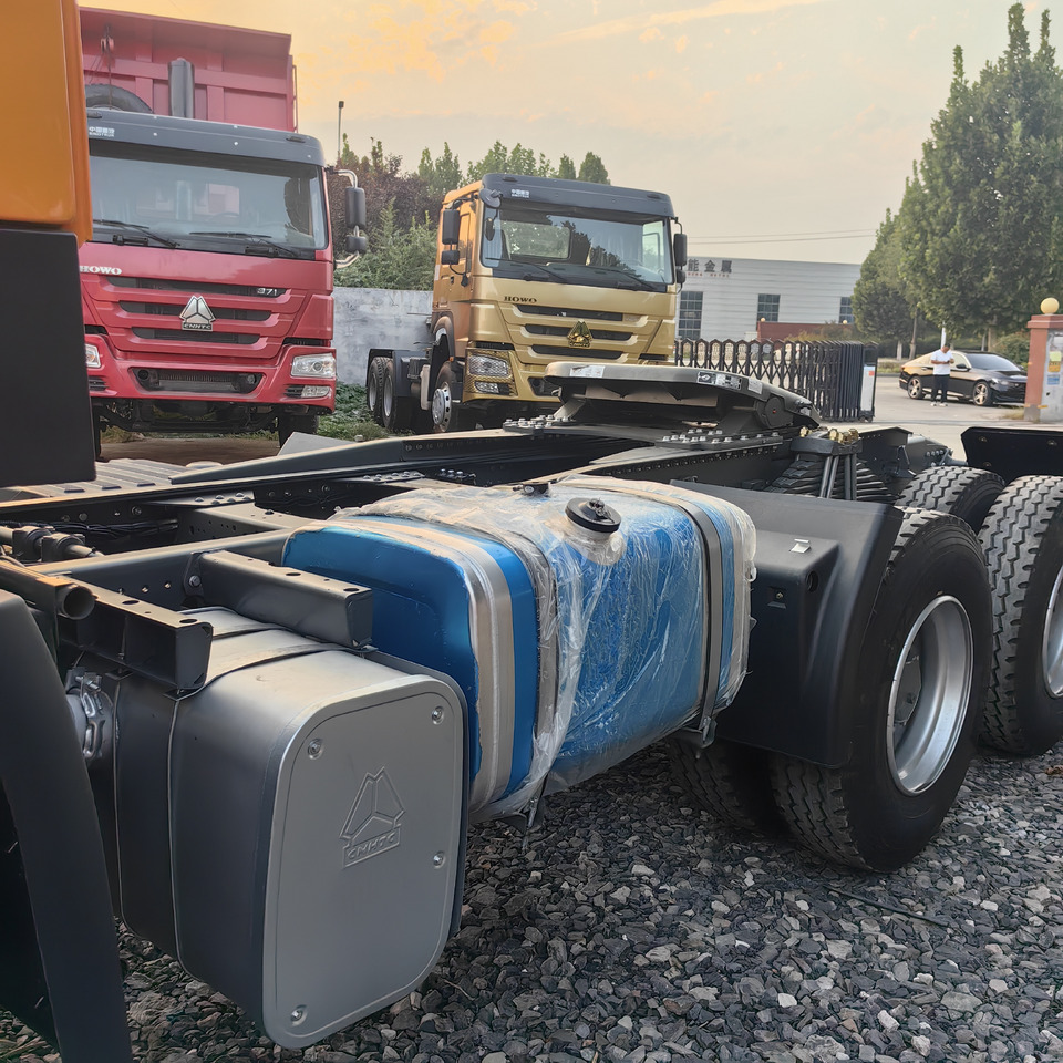SINOTRUCK HOWO TRACTOR - Tractor unit: picture 5 SINOTRUCK HOWO TRACTOR - Tractor unit: picture 5
