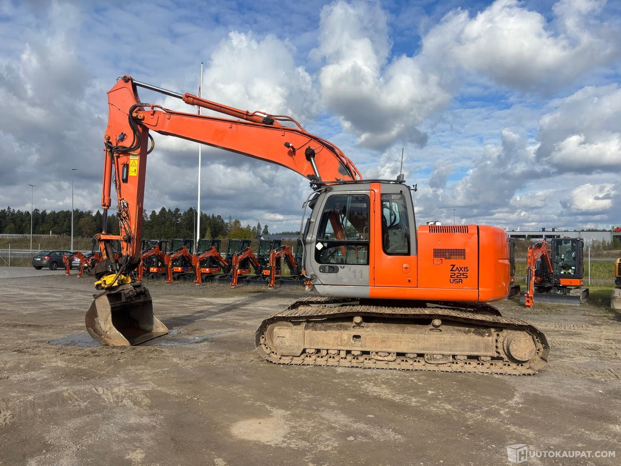 Hitachi ZX 225 USR lc kaivinkone, Lieto - Crawler excavator: picture 1 Hitachi ZX 225 USR lc kaivinkone, Lieto - Crawler excavator: picture 1