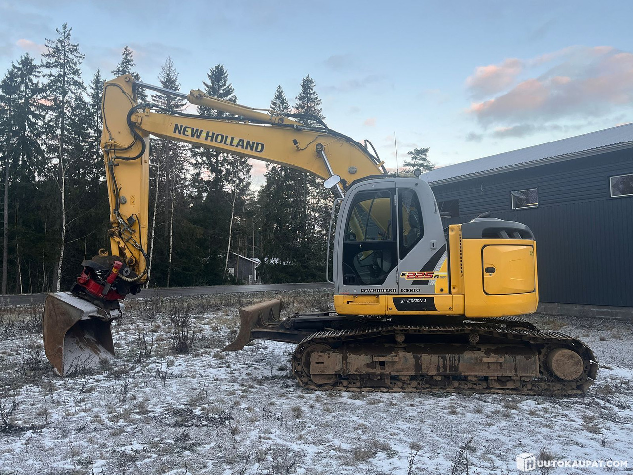 New Holland E225 BSR, kaivinkone pyörittäjällä, todella siistikuntoinen, 2009, Paimio - Crawler excavator: picture 1 New Holland E225 BSR, kaivinkone pyörittäjällä, todella siistikuntoinen, 2009, Paimio - Crawler excavator: picture 1