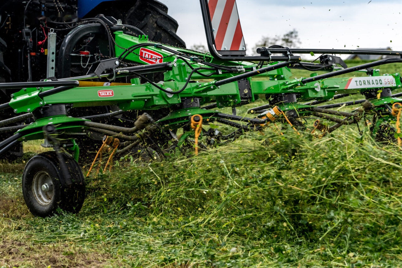 Talex Przetrząsacz 4 wirnikowy ciągany z WOM, Tornado - Tedder/ Rake: picture 5 Talex Przetrząsacz 4 wirnikowy ciągany z WOM, Tornado - Tedder/ Rake: picture 5
