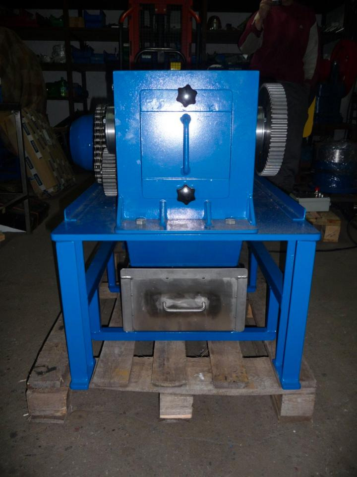 4-Wellen-Schredder - Industrial waste shredder: picture 2 4-Wellen-Schredder - Industrial waste shredder: picture 2