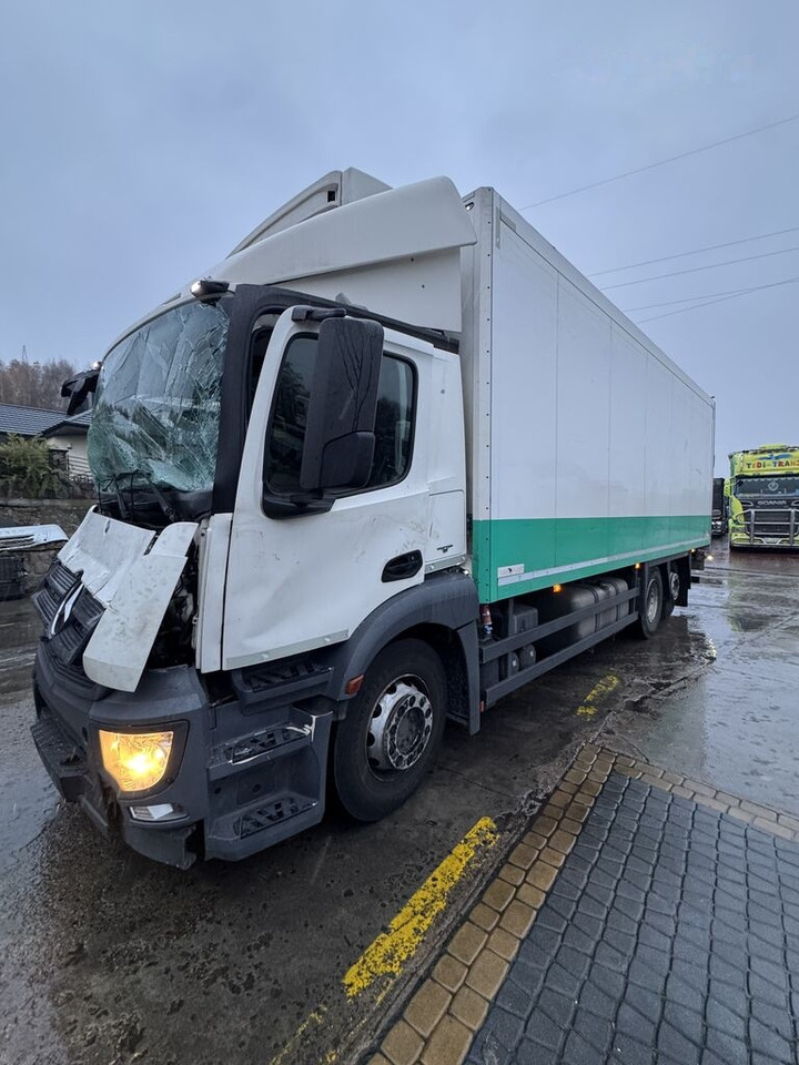Damaged Mercedes-Benz Actros Antos Arocs - Cab for Truck: picture 4 Damaged Mercedes-Benz Actros Antos Arocs - Cab for Truck: picture 4