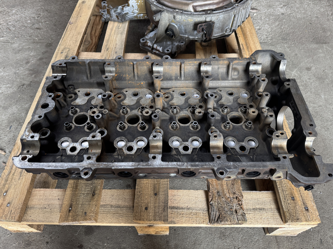 Mercedes Atego III - Cylinder head for Truck: picture 1 Mercedes Atego III - Cylinder head for Truck: picture 1
