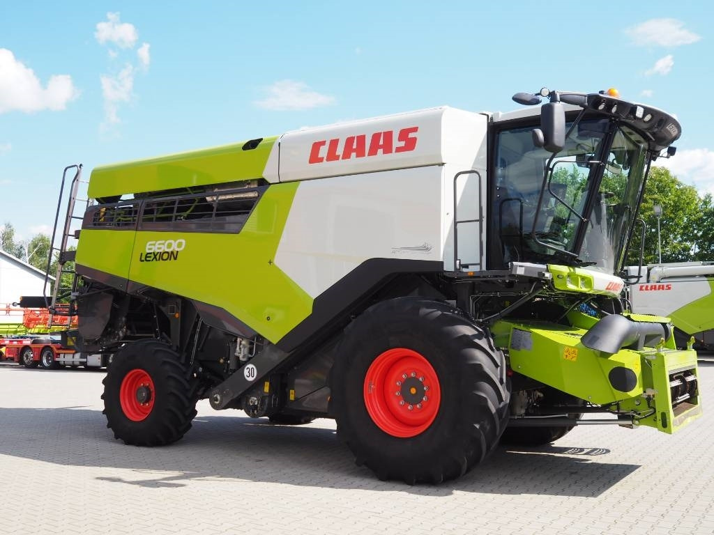 Claas Lexion 6600 + V680 - Combine harvester: picture 4 Claas Lexion 6600 + V680 - Combine harvester: picture 4