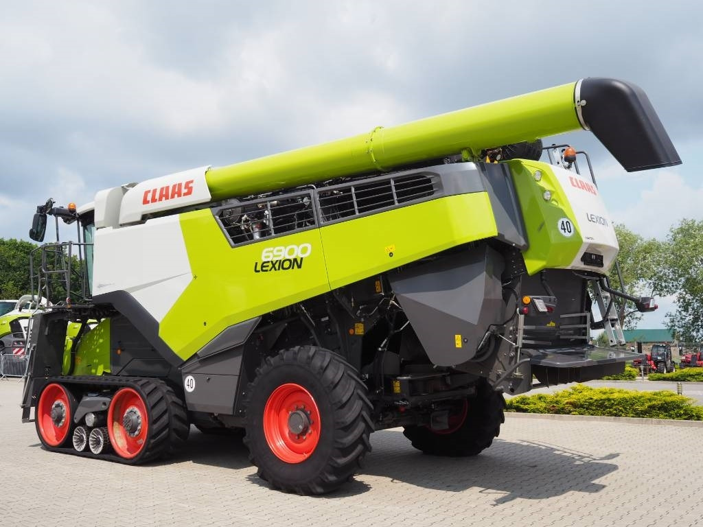 Claas Lexion 6900 TT + V930 - Combine harvester: picture 2 Claas Lexion 6900 TT + V930 - Combine harvester: picture 2