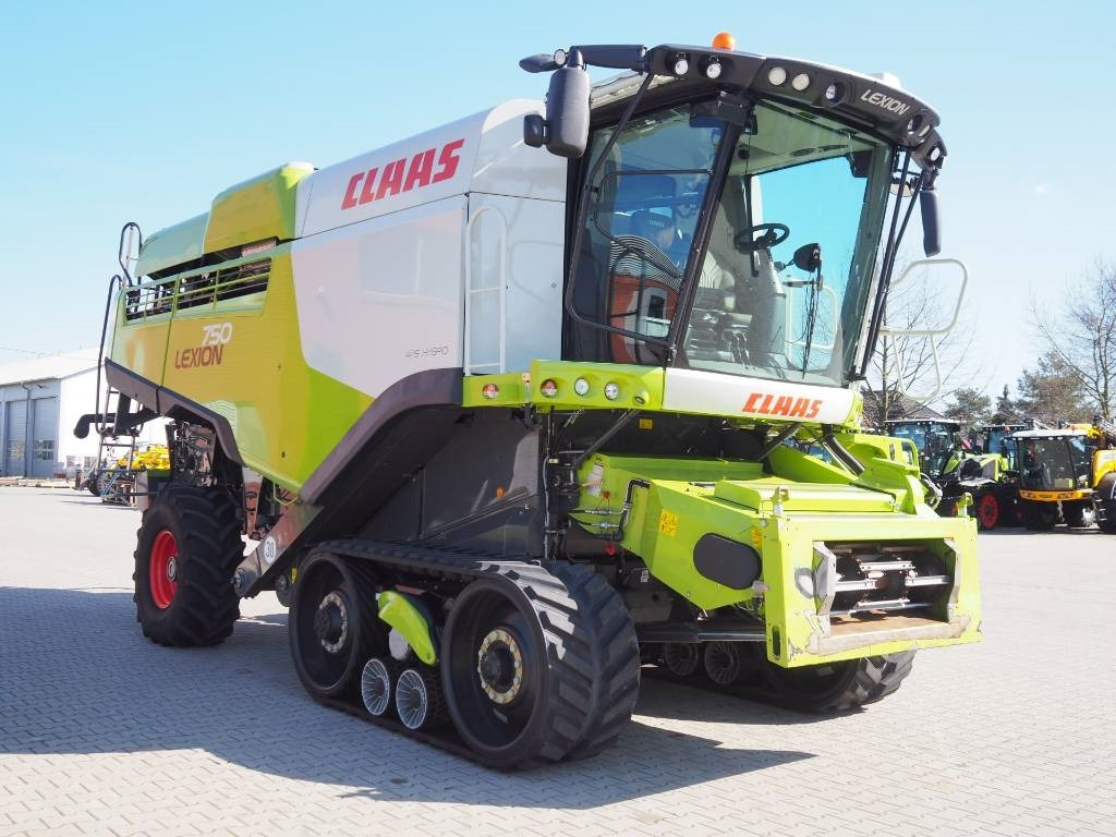 Claas Lexion 750TT GPS + V930 - Combine harvester: picture 4 Claas Lexion 750TT GPS + V930 - Combine harvester: picture 4