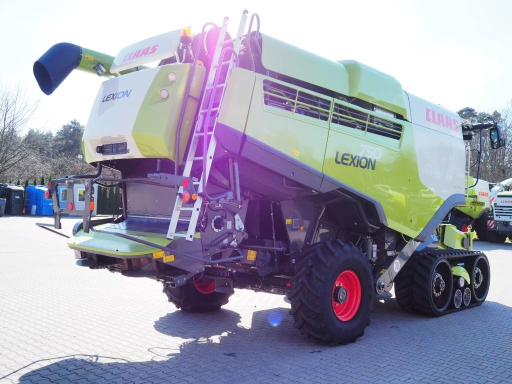 Claas Lexion 750TT GPS + V930 - Combine harvester: picture 3 Claas Lexion 750TT GPS + V930 - Combine harvester: picture 3