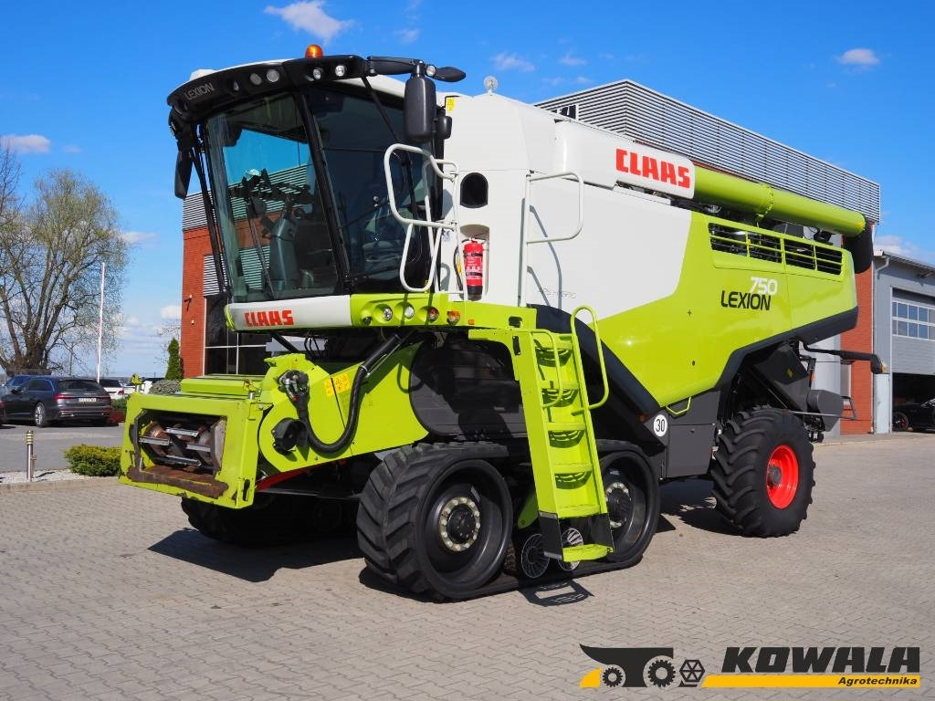 Claas Lexion 750TT GPS + V930 - Combine harvester: picture 1 Claas Lexion 750TT GPS + V930 - Combine harvester: picture 1