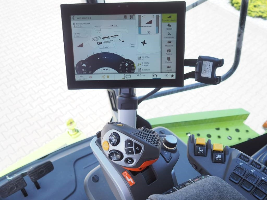 Combine harvester Claas Tucano 450 + V770: picture 6