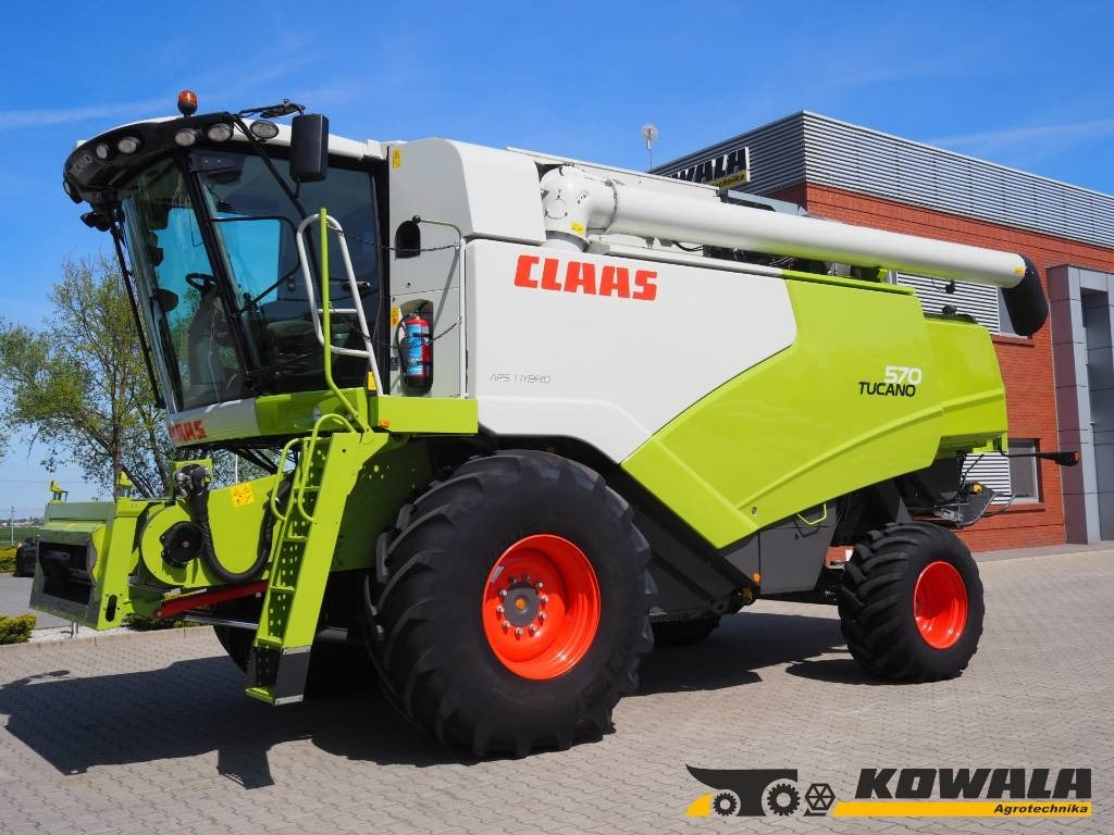 Claas Tucano 570 + V770 - Combine harvester: picture 1 Claas Tucano 570 + V770 - Combine harvester: picture 1
