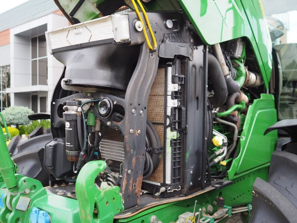 Farm tractor John Deere 6150R: picture 9