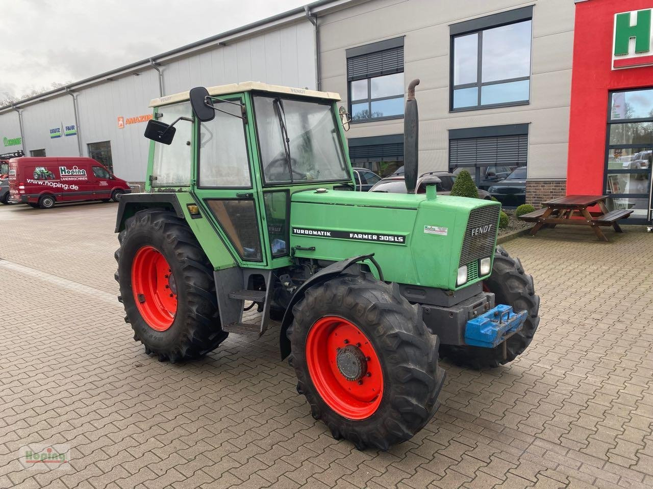Fendt 305 - Farm tractor: picture 2 Fendt 305 - Farm tractor: picture 2