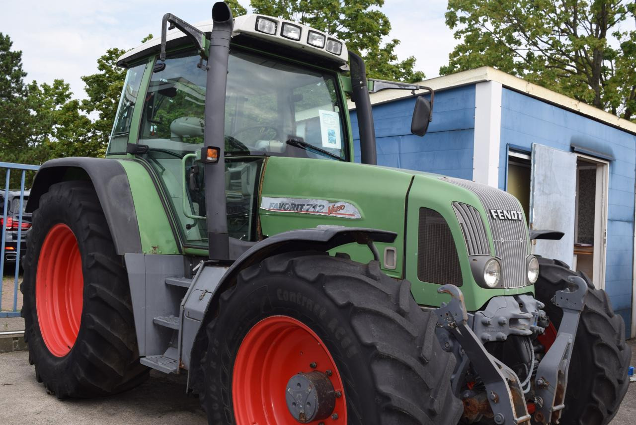 Fendt 712 Vario - Farm tractor: picture 2 Fendt 712 Vario - Farm tractor: picture 2
