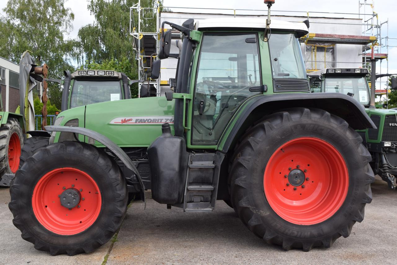 Fendt 714 Vario - Farm tractor: picture 1 Fendt 714 Vario - Farm tractor: picture 1