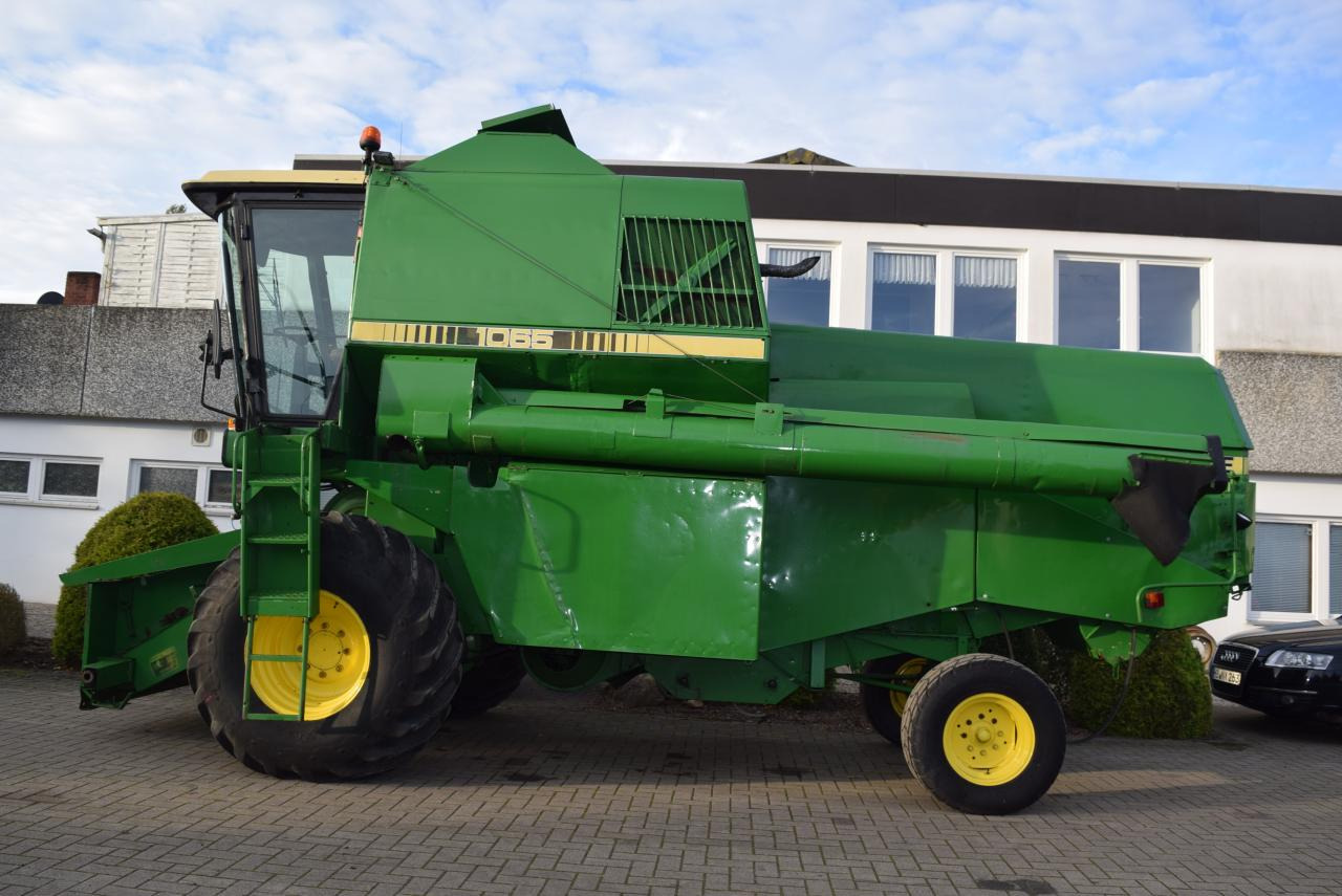 John Deere 1065 - Combine harvester: picture 3 John Deere 1065 - Combine harvester: picture 3