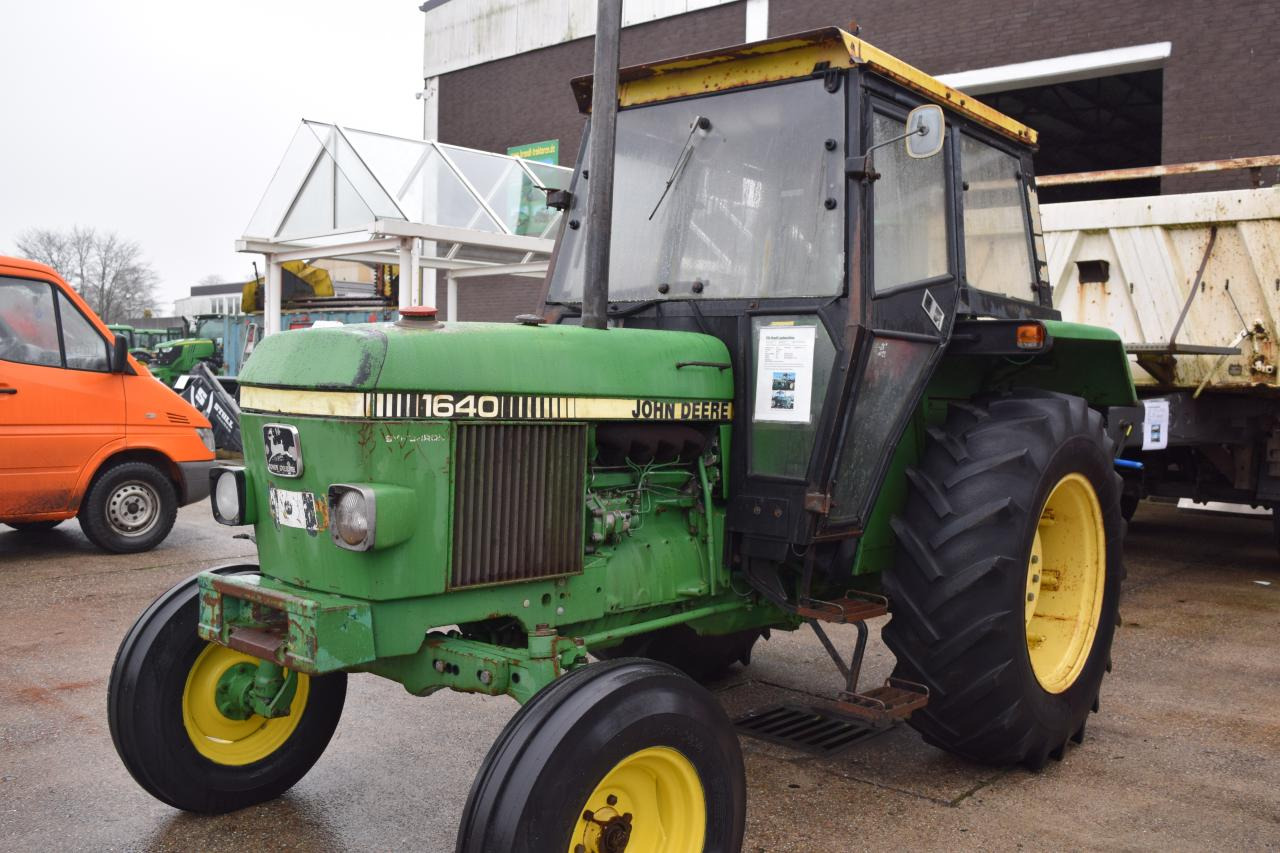 John Deere 1640 - Farm tractor: picture 1 John Deere 1640 - Farm tractor: picture 1