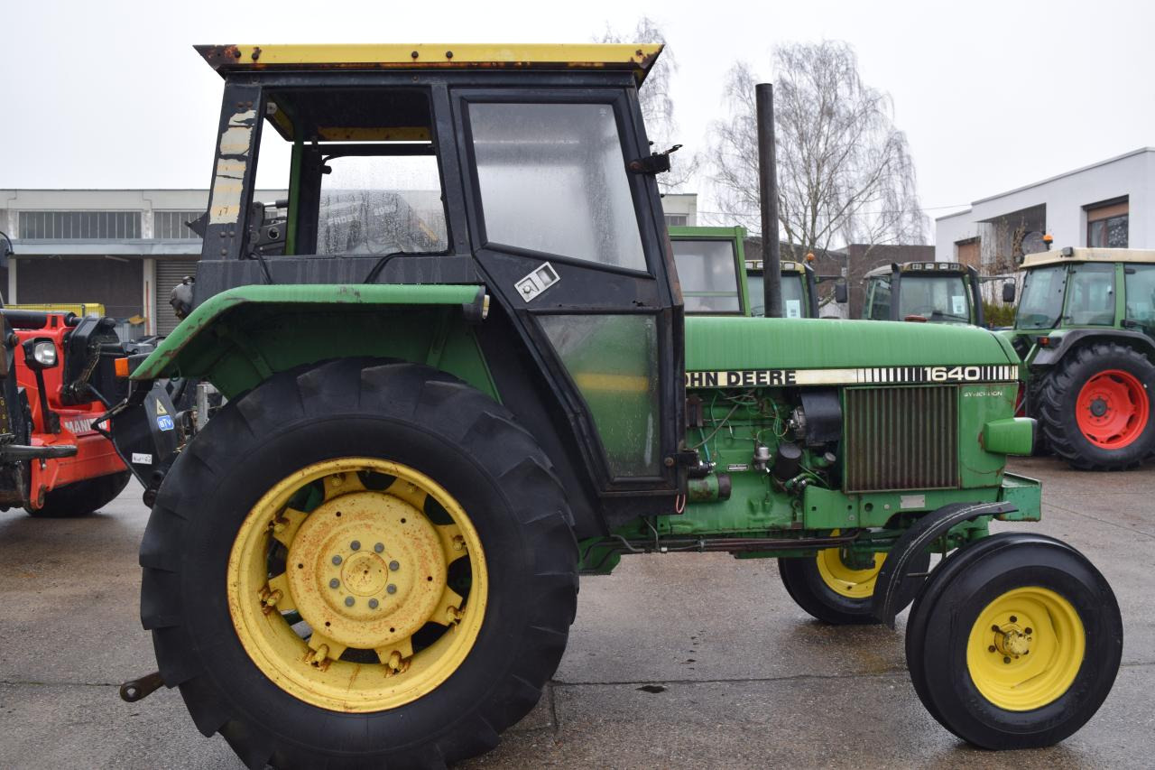 John Deere 1640 - Farm tractor: picture 2 John Deere 1640 - Farm tractor: picture 2