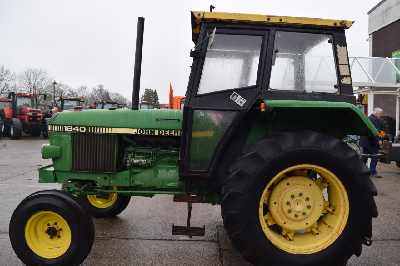 John Deere 1640 - Farm tractor: picture 1 John Deere 1640 - Farm tractor: picture 1