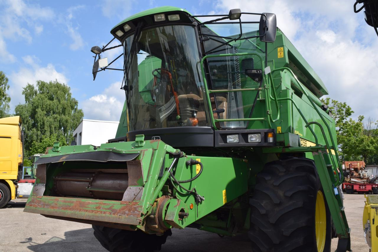 John Deere 2056 - Combine harvester: picture 3 John Deere 2056 - Combine harvester: picture 3