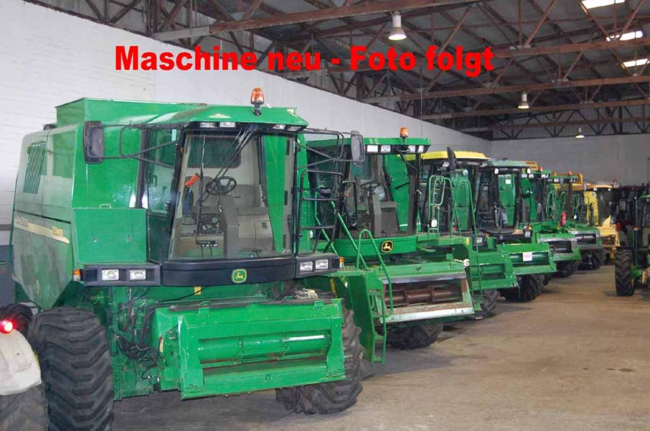 John Deere 2056 - Combine harvester: picture 1 John Deere 2056 - Combine harvester: picture 1