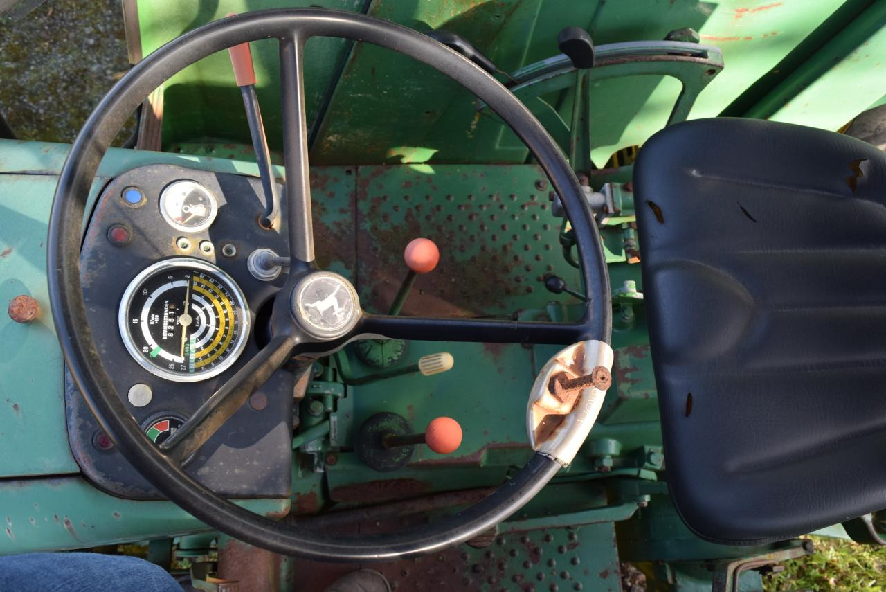 Farm tractor John Deere 2130: picture 6