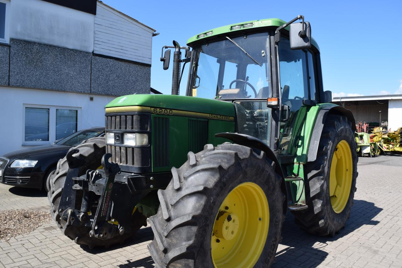 John Deere 6200 - Farm tractor: picture 2 John Deere 6200 - Farm tractor: picture 2
