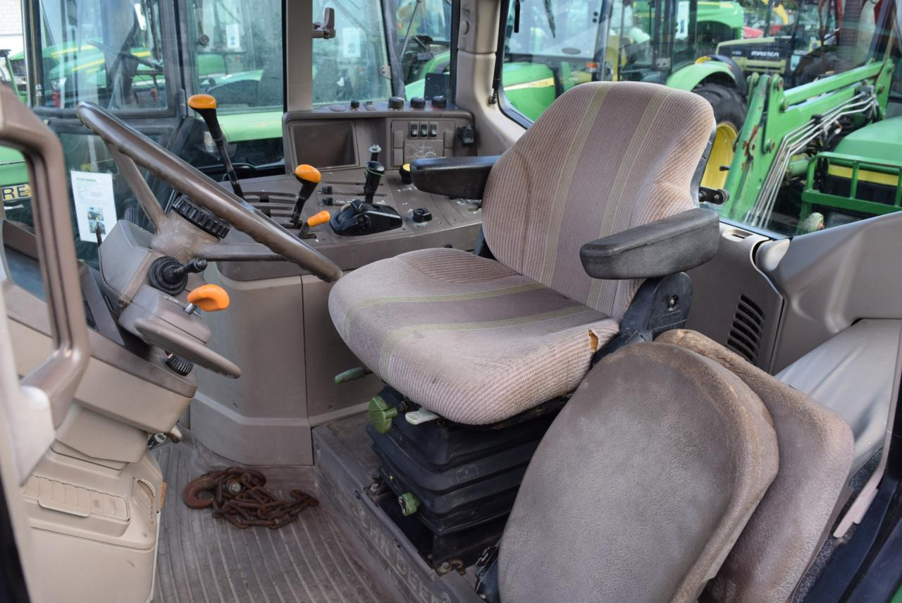 John Deere 6230 - Farm tractor: picture 4 John Deere 6230 - Farm tractor: picture 4