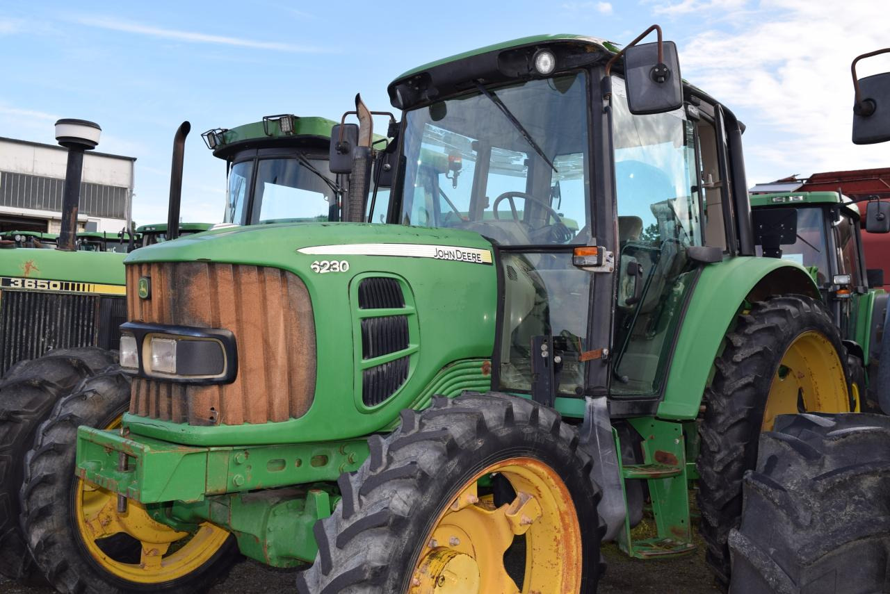 John Deere 6230 - Farm tractor: picture 1 John Deere 6230 - Farm tractor: picture 1