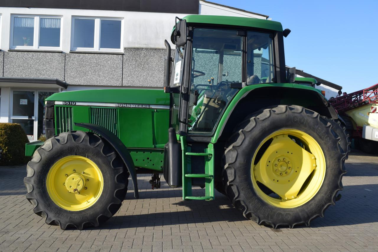 John Deere 6510 - Farm tractor: picture 1 John Deere 6510 - Farm tractor: picture 1
