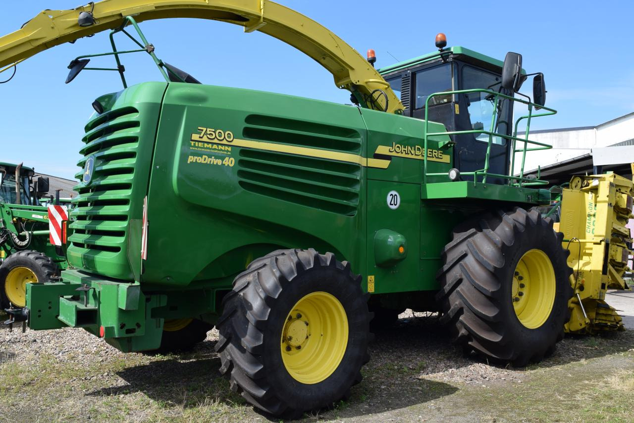 John Deere 7400 - Forage harvester: picture 4 John Deere 7400 - Forage harvester: picture 4
