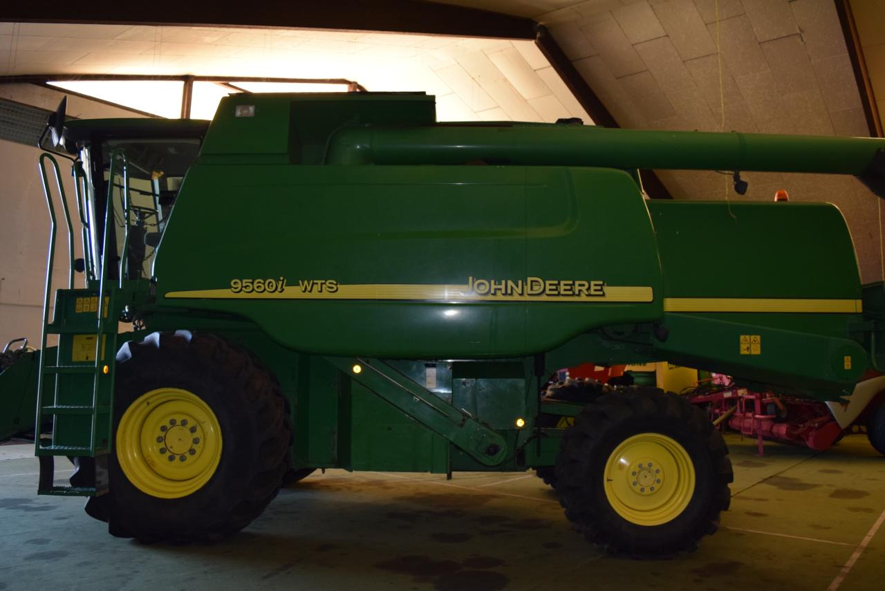 John Deere 9560 i WTS - Combine harvester: picture 3 John Deere 9560 i WTS - Combine harvester: picture 3