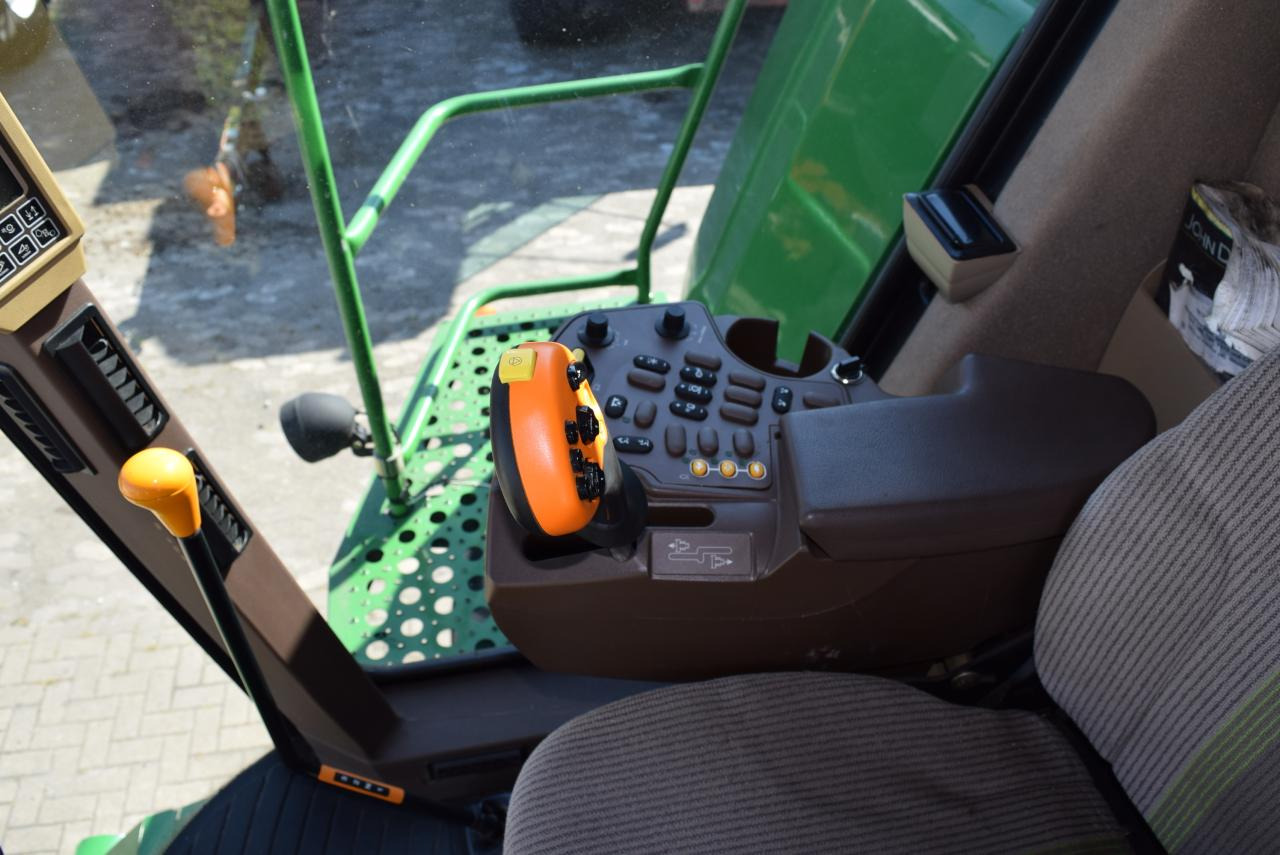 Combine harvester John Deere W 650: picture 7