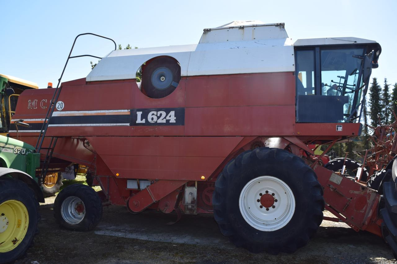 Laverda L624 - Combine harvester: picture 1 Laverda L624 - Combine harvester: picture 1