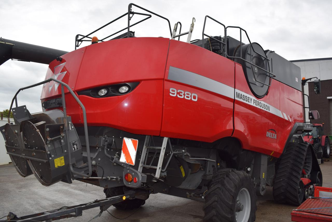 Massey Ferguson MF 9380 Delta - Combine harvester: picture 5 Massey Ferguson MF 9380 Delta - Combine harvester: picture 5