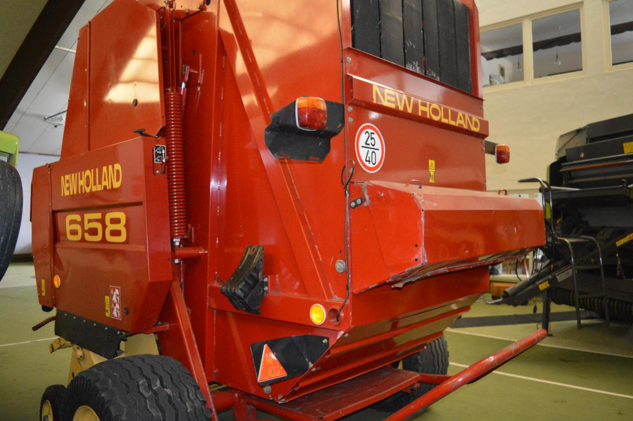 New Holland 658 - Round baler: picture 4 New Holland 658 - Round baler: picture 4