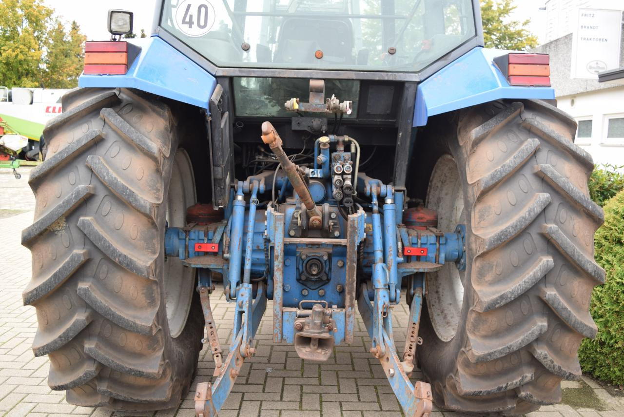 New Holland 8340 - Farm tractor: picture 4 New Holland 8340 - Farm tractor: picture 4