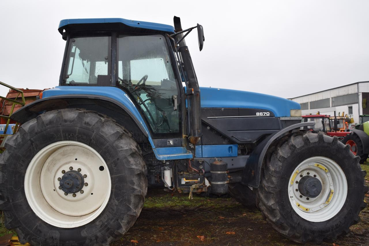 New Holland 8670 - Farm tractor: picture 1 New Holland 8670 - Farm tractor: picture 1