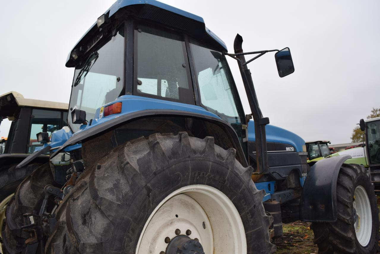 New Holland 8670 - Farm tractor: picture 4 New Holland 8670 - Farm tractor: picture 4