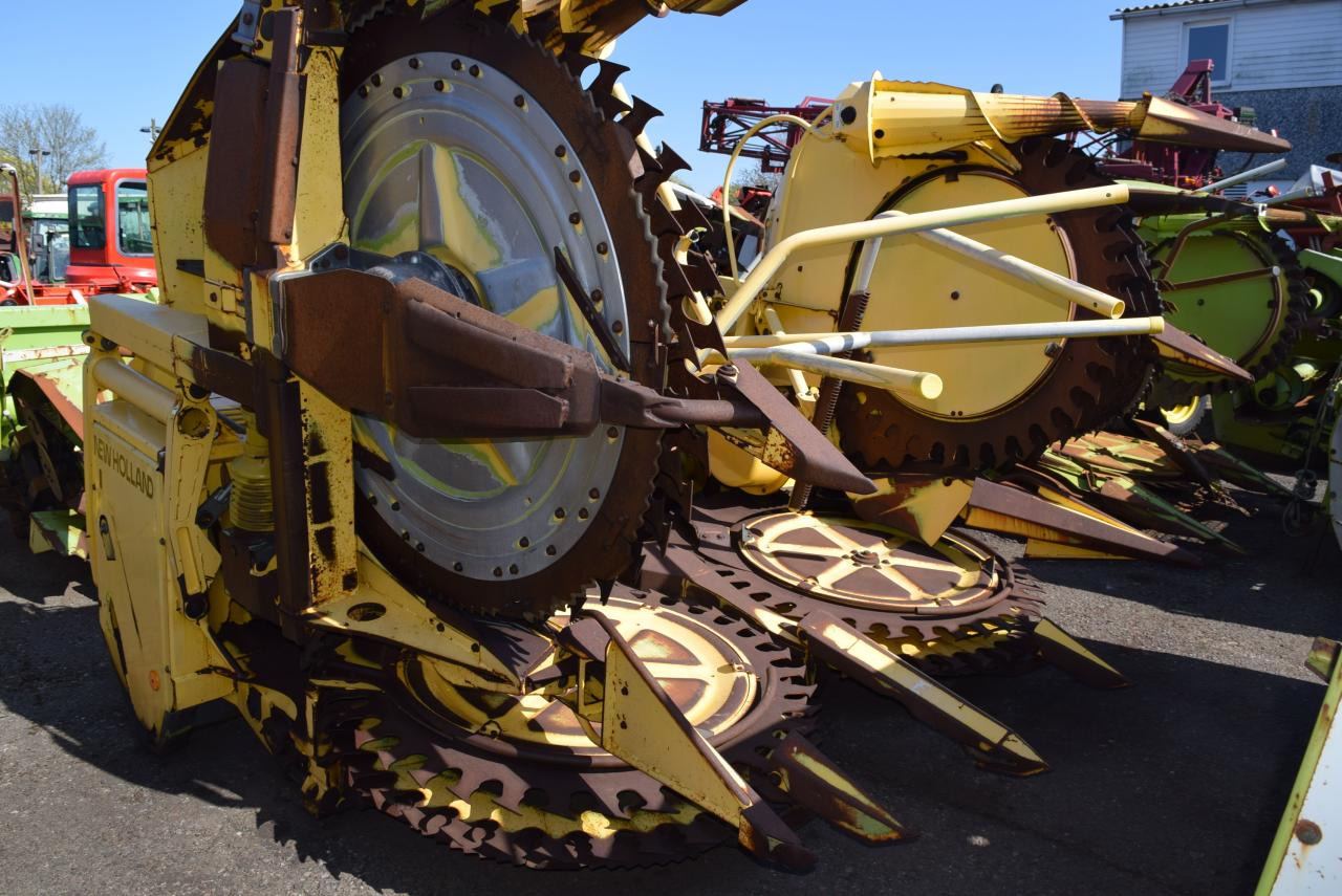 New Holland RI 600 *Maisgebiss* - Corn header: picture 1 New Holland RI 600 *Maisgebiss* - Corn header: picture 1