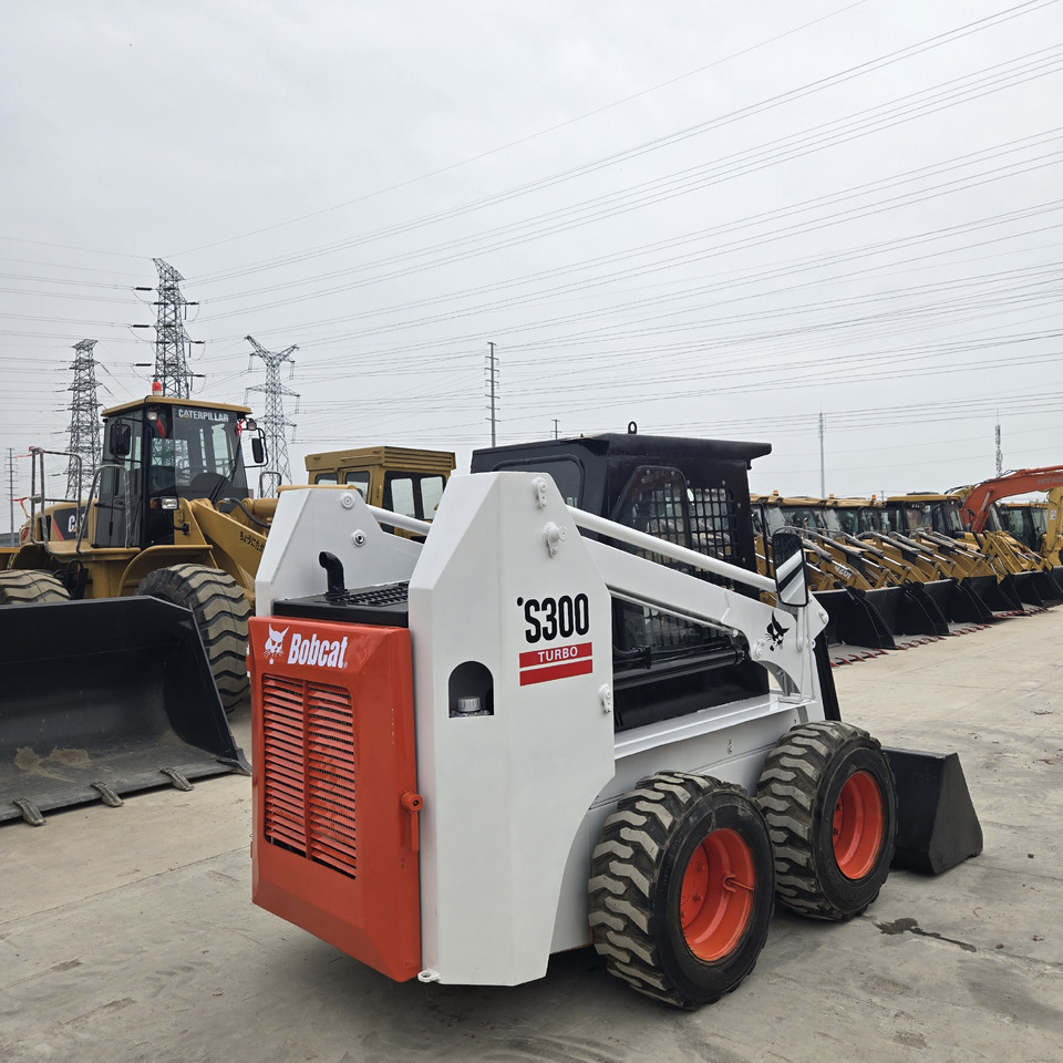Skid steer loader BOBCAT S300: picture 7