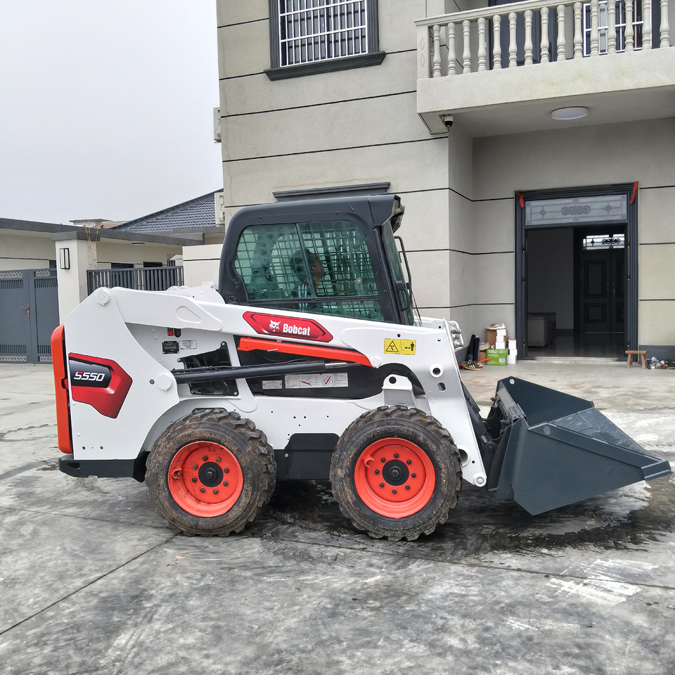 BOBCAT S550 - Skid steer loader: picture 1 BOBCAT S550 - Skid steer loader: picture 1