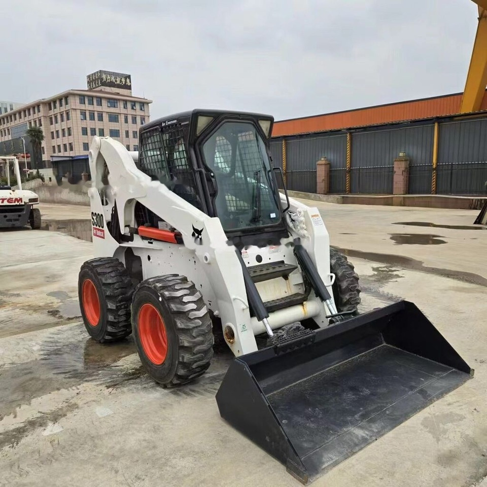 Bobcat S300 - Skid steer loader: picture 4 Bobcat S300 - Skid steer loader: picture 4